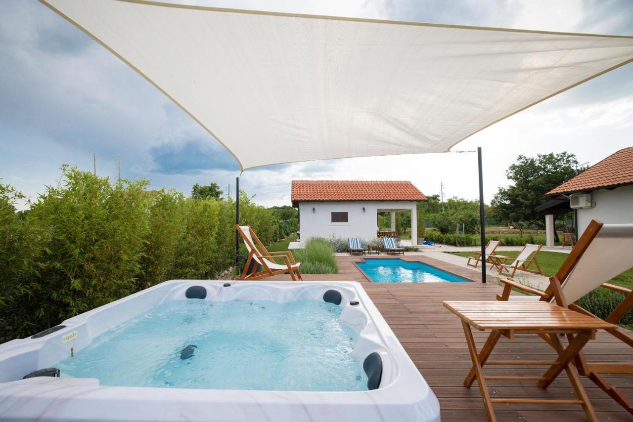 Villa Ena With Pool & Jacuzzi Donji Kasic Eksteriør bilde