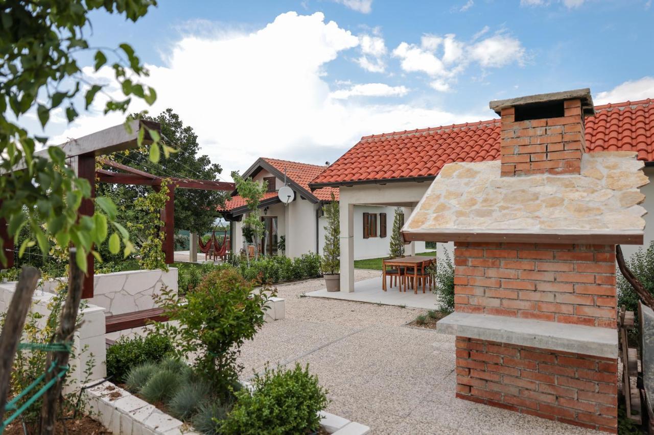 Villa Ena With Pool & Jacuzzi Donji Kasic Eksteriør bilde